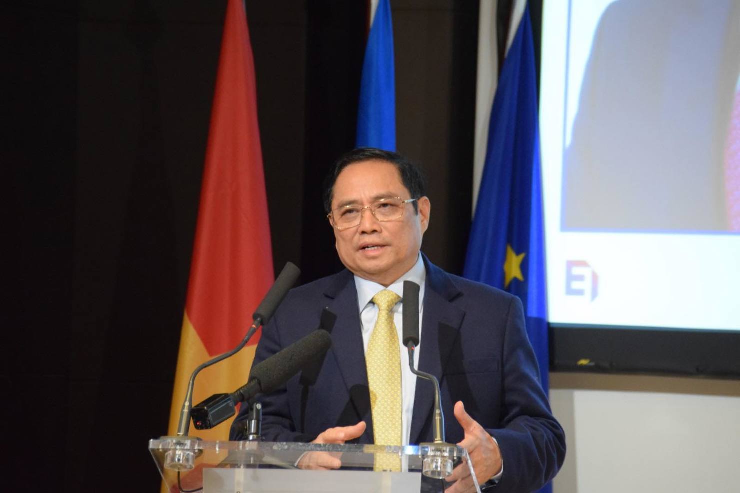 Thủ tướng Chính phủ Phạm Minh Chính phát biểu tại Diễn đàn doanh nghiệp Việt - Pháp. 