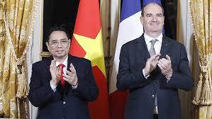 Thủ tướng Jean Castex chào mừng Thủ tướng Phạm Minh Chính thăm chính thức Cộng hòa Pháp.