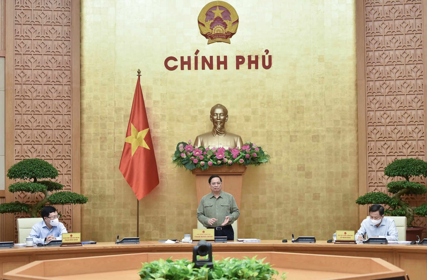Thủ tướng Phạm Minh Chính điều hành phiên họp Chính phủ thường kỳ tháng 10/2021.