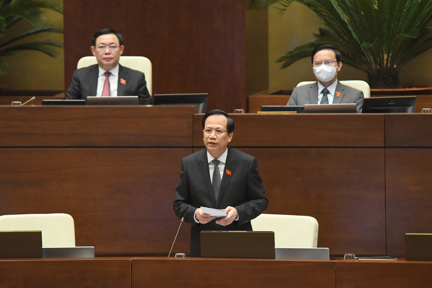 Bộ trưởng Bộ Lao động - Thương binh và Xã hội Đào Ngọc Dung trả lời chất vấn tại Kỳ họp thứ 2, Quốc hội khóa XV