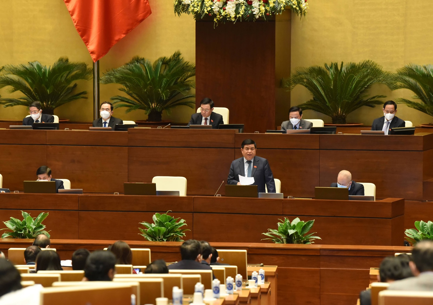 Bộ trưởng Bộ Kế hoạch và Đầu tư Nguyễn Chí Dũngtiếp tục phát biểu giải trình trước Quốc hội.