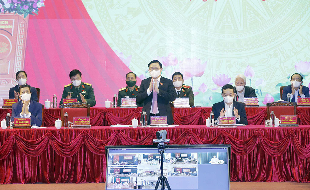 Chủ tịch Quốc hội Vương Đình Huệ tại cuộc tiếp xúc cử tri. 