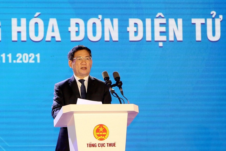 Bộ trưởng Bộ Tài chính Hồ Đức Phớc công bố chính thức triển khai áp dụng hóa đơn điện tử tại 06 tỉnh, thành phố.