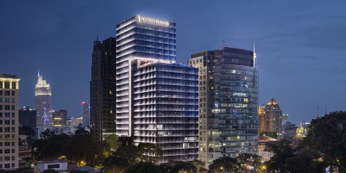 Tòa nhà Deutsches Haus (giữa) tại TP. Hồ Chí Minh là dự án đạt chứng chỉ công trình xanh LEED của Mỹ.