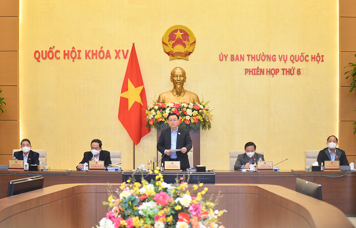 Chủ tịch Quốc hội Vương Đình Huệ phát biểu kết luận phiên họp. 