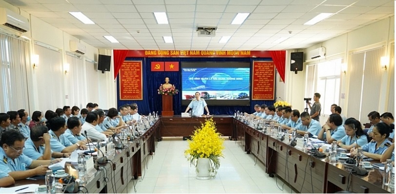 Buổi làm việc của Tổng cục trưởng Tổng cục Hải quan Nguyễn Văn Cẩn với 8 đơn vị hải quan phía Nam về công tác kiểm tra, giám sát hải quan và công tác thu ngân sách nhà nước.