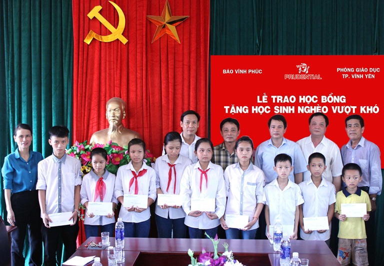 Bảo hiểm Nhân thọ Prudential Việt Nam ủng hộ 20 triệu đồng để trao 20 suất học bổng (trị giá 1 triệu đồng/suất). 