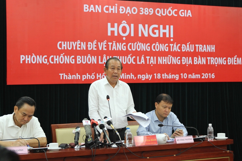 Phó Thủ tướng Trương Hòa Bình yêu cầu xác định rõ trách nhiệm của người đứng đầu địa phương để xảy ra tình trạng buôn lậu thuốc lá kéo dài.