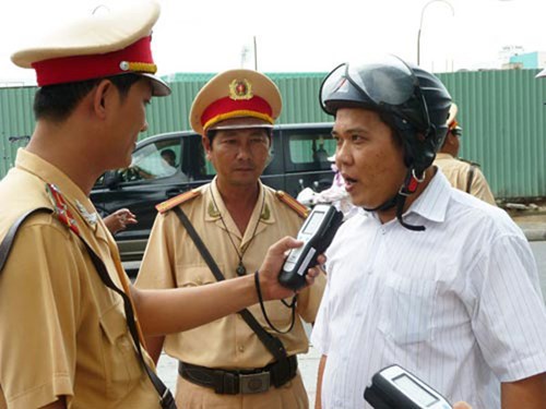 Năm 2016, Cảnh sát giao thông Hà Nội xử lý hơn 1.900 trường hợp lái xe sau khi sử dụng rượu bia. Nguồn: Internet