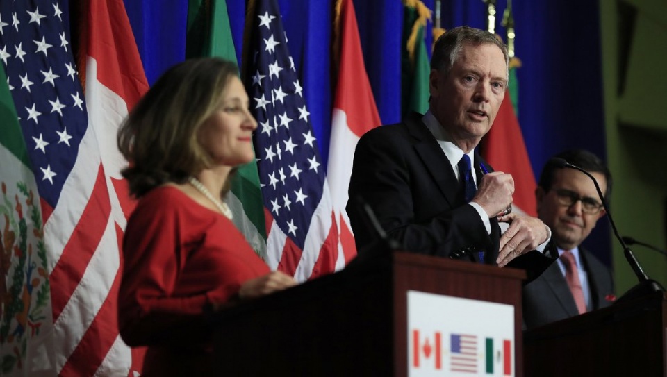 Ngoại trưởng Canada Chrystia Freeland,Đại diện Thương mại Mỹ Robert E. Lighthizer vàBộ trưởng Kinh tế Mexico Ildefonso Guajardo Villarreal ở vòng thứ 4 đàm phán NAFTA ngày 17/10 tại Washington. Nguồn: AP