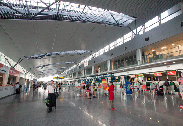 Khu vực sảnh check-in của sân bay Đà Nẵng rộng rãi, thoáng mát với 36 quầy làm thủ tục. Nguồn: Kenh14.vn