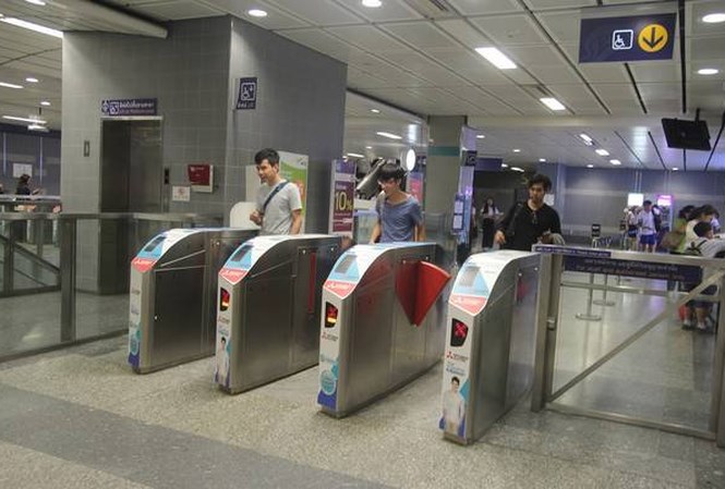 Tổng Công ty Đường sắt Việt Nam chính thức triển khai cổng soát vé tự động tại các ga Hà Nội và Sài Gòn từ 15/12. Nguồn: Internet