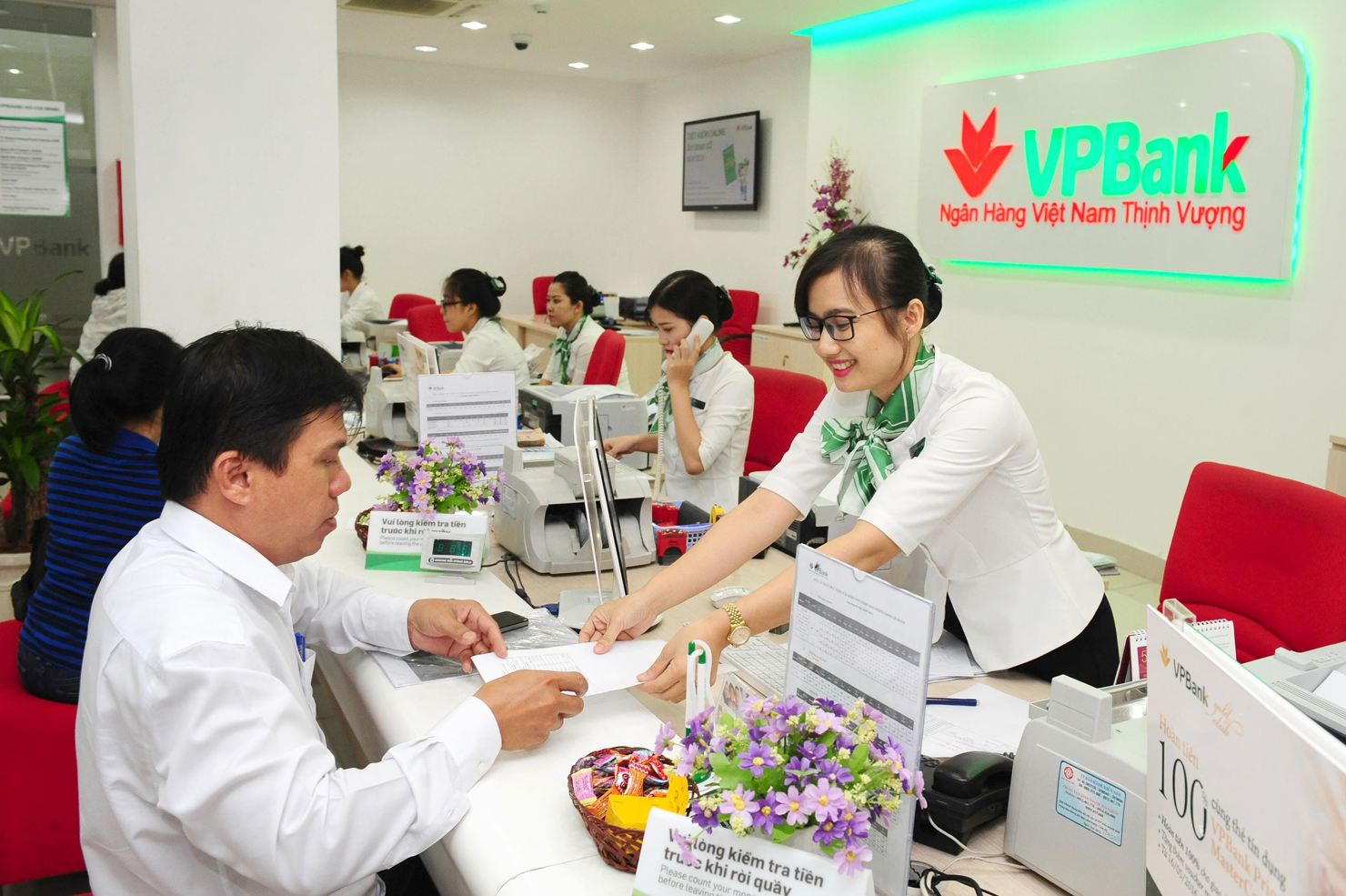 VPBank tặng thêm lãi suất tiết kiệm cho khách hàng nhân chiến thắng của U23 Việt Nam.