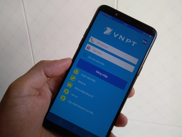 Hai nhà mạng Vinaphone và Viettel đều đã có các kênh dịch vụ cho phép thuê bao di động của mình chủ động bổ sung các thông tin. Nguồn: Internet