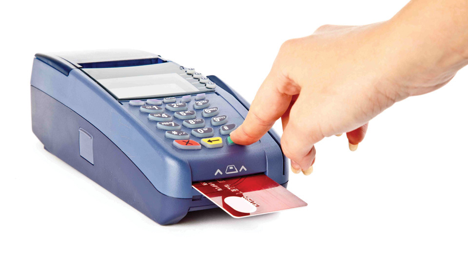 Công tác chuyển đổi thẻ ngân hàng từ thẻ từ sang thẻ gắn vi mạch điện tử (thẻ chip) đang được Ngân hàng Nhà nước rốt ráo thực hiện. Nguồn: Internet