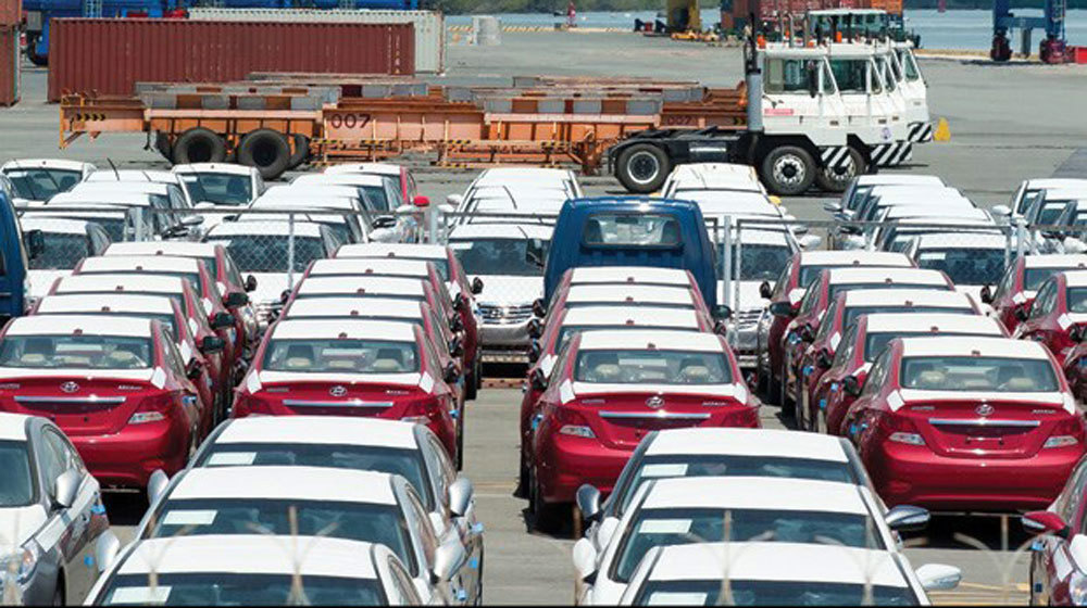 Có 727 chiếc xe ô tô từ 9 chỗ ngồi trở xuống được làm thủ tục nhập khẩu vào Việt Nam với trị giá đạt gần 18 triệu USD. Nguồn: Internet