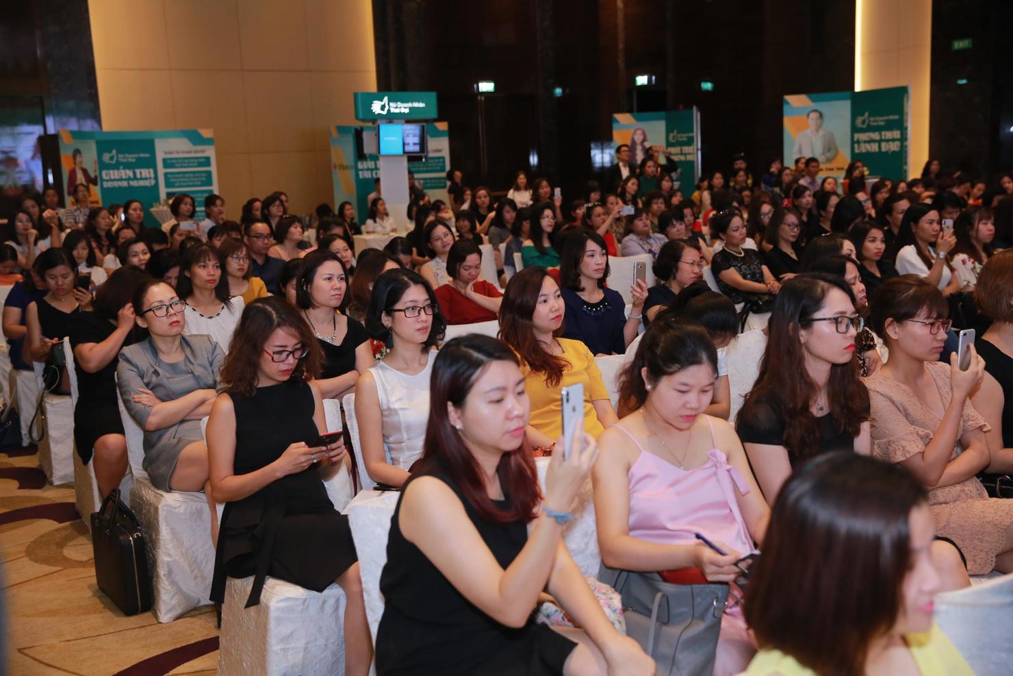Hàng trăm nữ lãnh đạo doanh nghiệp SME tới dự sự kiện.
