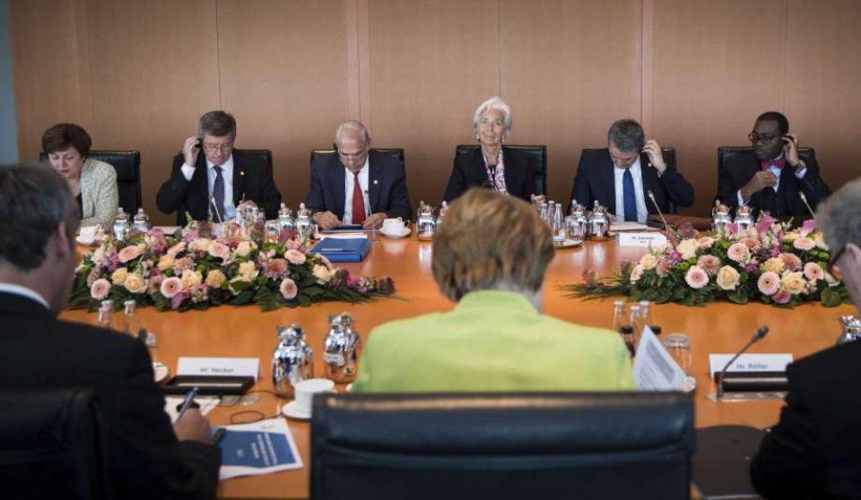 Các nhà lãnh đạo của Quỹ Tiền tệ quốc tế (IMF), Ngân hàng Thế giới (WB), WTO cùng nhiều tổ chức quốc tế khác làm việc với Thủ tướng Đức Angela Merkel tại thủ đô Berlin. Nguồn: AP