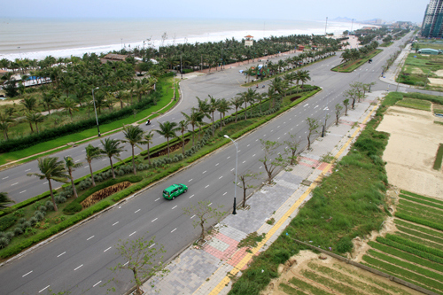Đường Võ Nguyên Giáp cận kề bãi biển TP Đà Nẵng. Ảnh: Nguyễn Đông