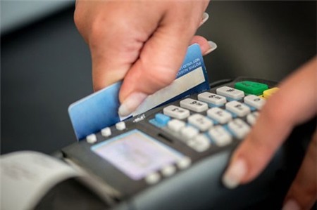 Thẻ tín dụng không dành cho những người bất cẩn và quá nghiện mua sắm. Ảnh: AFP.