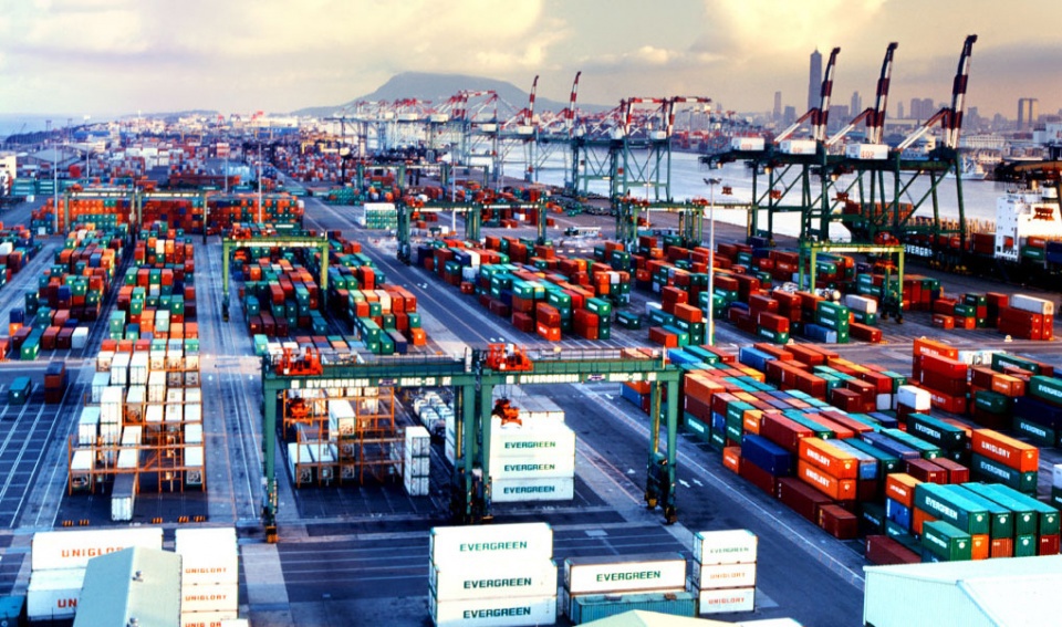 TMĐT tăng trưởng thúc đẩy thị trường BĐS logistics phát triển. Nguồn: Internet