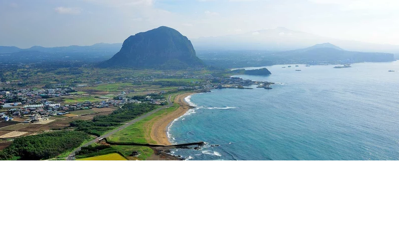 Jeju là nơi có các khu nghỉ mát bãi biển và cảnh quan núi lửa ấn tượng. Nguồn: Getty Images