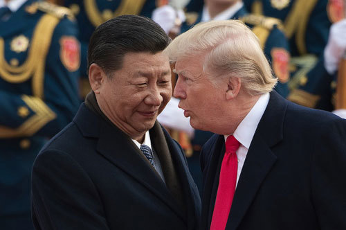 Chủ tịch Trung Quốc Tập Cận Bình (trái) đón Trump tới thăm Bắc Kinh tháng 11/2017. Nguồn: AP.