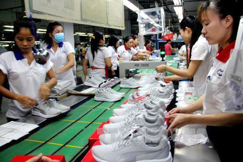  Sản xuất giày da xuất khẩu tại Việt Nam. Nguồn: TTXVN