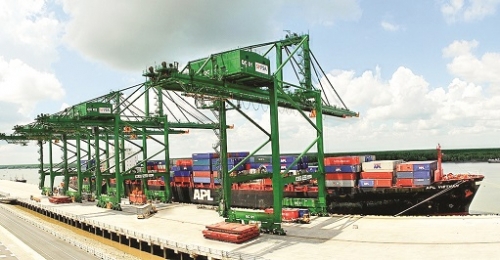Giá dịch vụ xếp dỡ container tại cảng biển của Việt Nam cũng ở mức rất thấp so với các nước trong khu vực. Nguồn: Internet