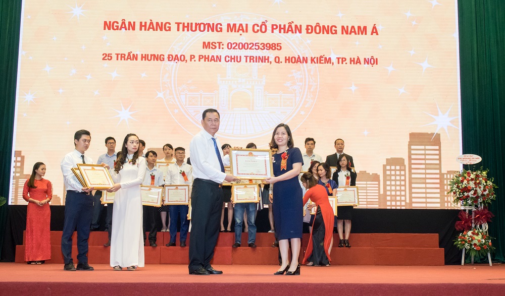 SeABank là một trong tám ngân hàng được nhận bằng khen “Thực hiện tốt chính sách, pháp luật thuế năm 2017”.