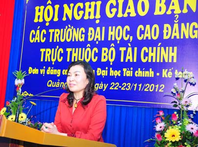 Thứ trưởng Nguyễn Thị Minh phát biểu tại hội nghị