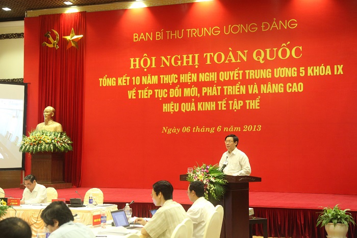 Đồng chí Vương Đình Huệ, Uỷ viên Trung ương Đảng, Trưởng ban Kinh tế Trung ương phát biểu tại hội nghị.
