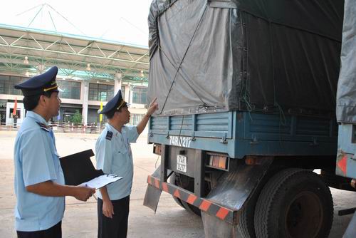 Lực lượng kiểm soát hải quan đã phát hiện nhiều vụ buôn lậu, trốn thuế. Nguồn: internet