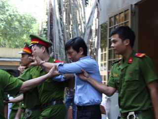 Bị cáo Tiến sau phiên xử. Nguồn: thanhnien.com.vn