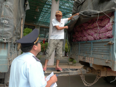  Xuất hàng nông sản qua cửa khẩu Lao Bảo, Quảng Trị. Nguồn: internet