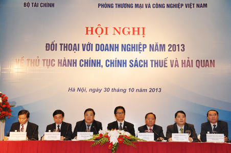 Hội nghị Đối thoại với DN năm 2013 về TTHC, chính sách thuế và hải quan. Nguồn: internet