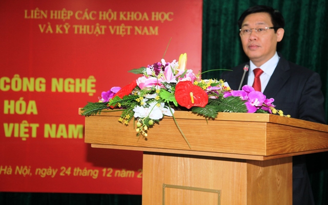 Trưởng ban Kinh tế Trung ương Vương Đình Huệ phát biểu tại Hội thảo