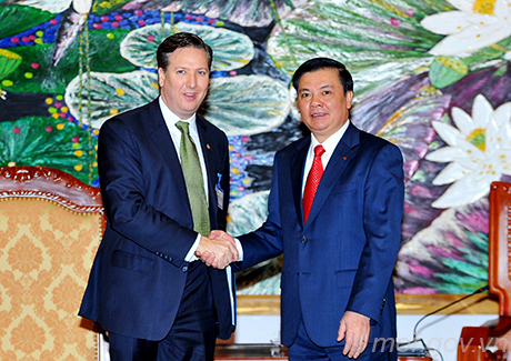 Bộ trưởng Đinh Tiến Dũng và ông Alexander Feldman, Chủ tịch US-ABC. Nguồn: mof.gov.vn
