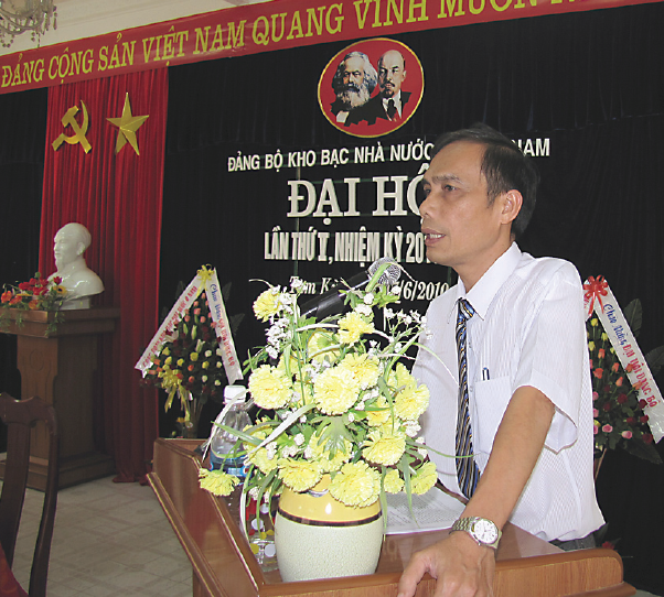 Đồng chí Lê Xuân Khanh tại Đại hội Đảng bộ KBNN Quảng Nam lần thứ 5, nhiệm kỳ 2011 - 2015. Nguồn: internet