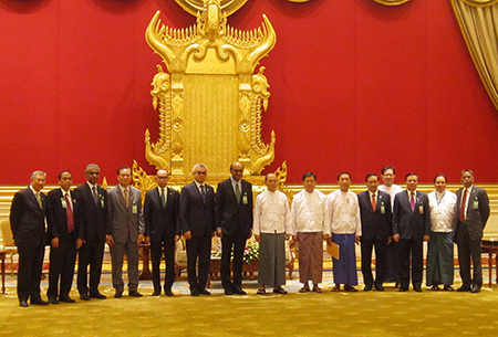 Tổng thống Myanmar Thein Sein chụp ảnh lưu niệm cùng các đại biểu tham dự hội nghị. Nguồn: mof.gov.vn
