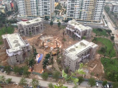 Bốn khối nhà bị UBND phường Trung Hòa, Cầu Giấy (Hà Nội) phát hiện xây sai thiết kế. Nguồn: internet