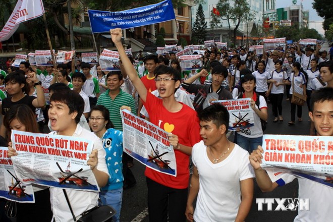  Người dân Việt Nam mítinh phản đối Trung Quốc xâm phạm chủ quyền Việt Nam. Nguồn: internet