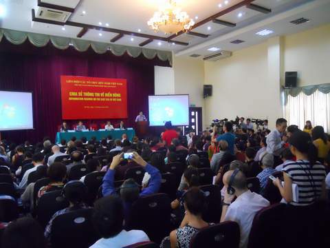  Khoảng 300 đại biểu đến từ các tổ chức phi chính phủ nước ngoài và hàng trăm phóng viên trong và ngoài nước dự buổi tọa đàm. Nguồn: vnmedia.vn