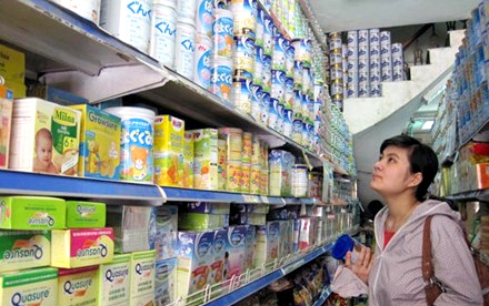  Giá sữa trên thị trường thế giới tháng 4 giảm, nhưng nhà phân phối độc quyền sữa Abbott vẫn đề nghị tăng giá. Nguồn: internet