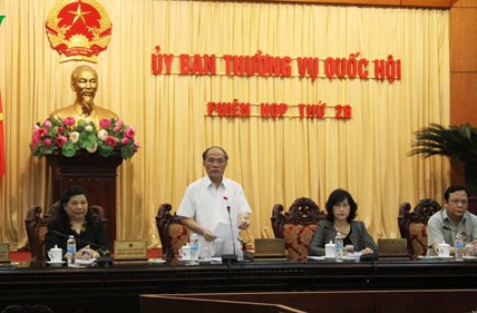 Chủ tịch Quốc hội Nguyễn Sinh Hùng chủ trì phiên họp. Nguồn: internet