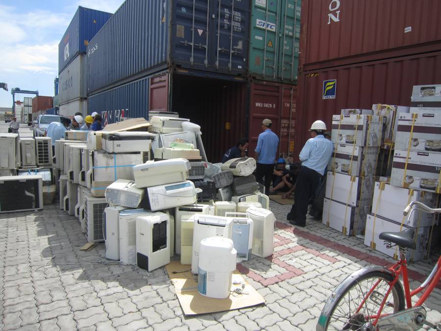 Hàng Trung Quốc nhập lậu do Đội kiểm soát Hải quan phát hiện hàng nhập lậu. Nguồn: baohaiquan.vn 