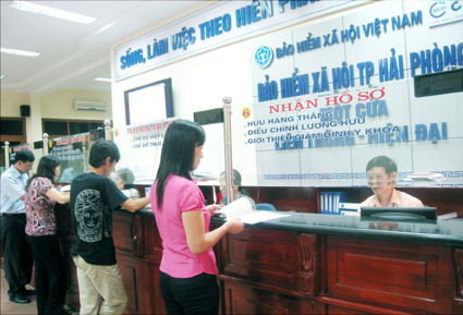 Người lao động tham gia BHXH bắt buộc là công dân Việt Nam.Nguồn: internet