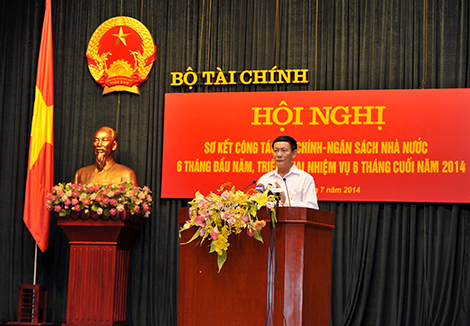 Thứ trưởng thường trực Nguyễn Công Nghiệp trình bày báo cáo tại Hội nghị. Nguồn: mof.gov.vn