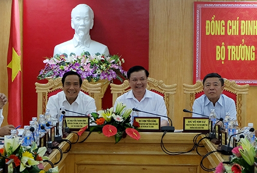 Bộ trưởng Đinh Tiến Dũng chủ trì buổi làm việc với tỉnh Hà Tĩnh. Nguồn: mof.gov.vn