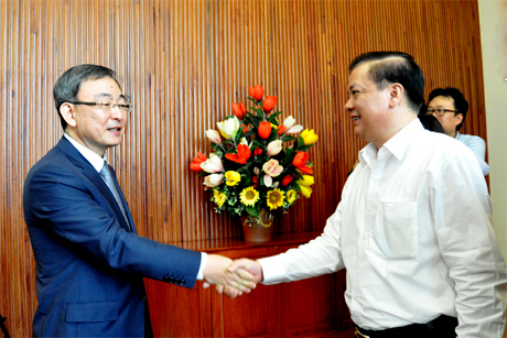 Bộ trưởng Đinh Tiến Dũng và ông Choi Sung – Joon. Nguồn: mof.gov.vn